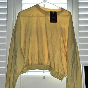 Levi’s cropped sweatshirt size XL NWT